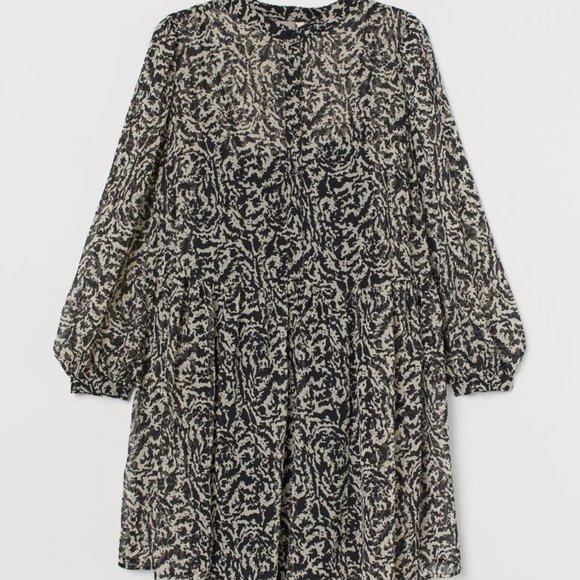 H&M Dresses & Skirts - H&M Black and White Patterned Dress